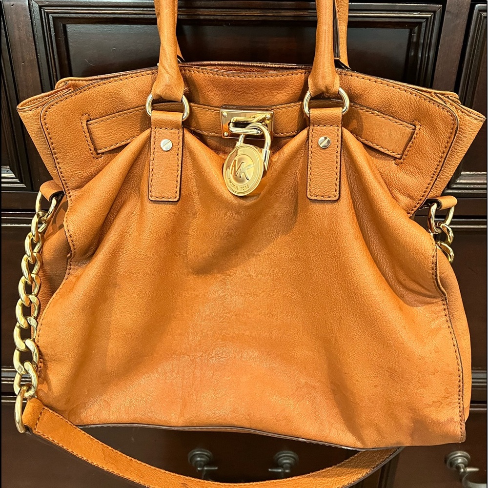 Michael Kors Hamilton Tan bag. So adorable!